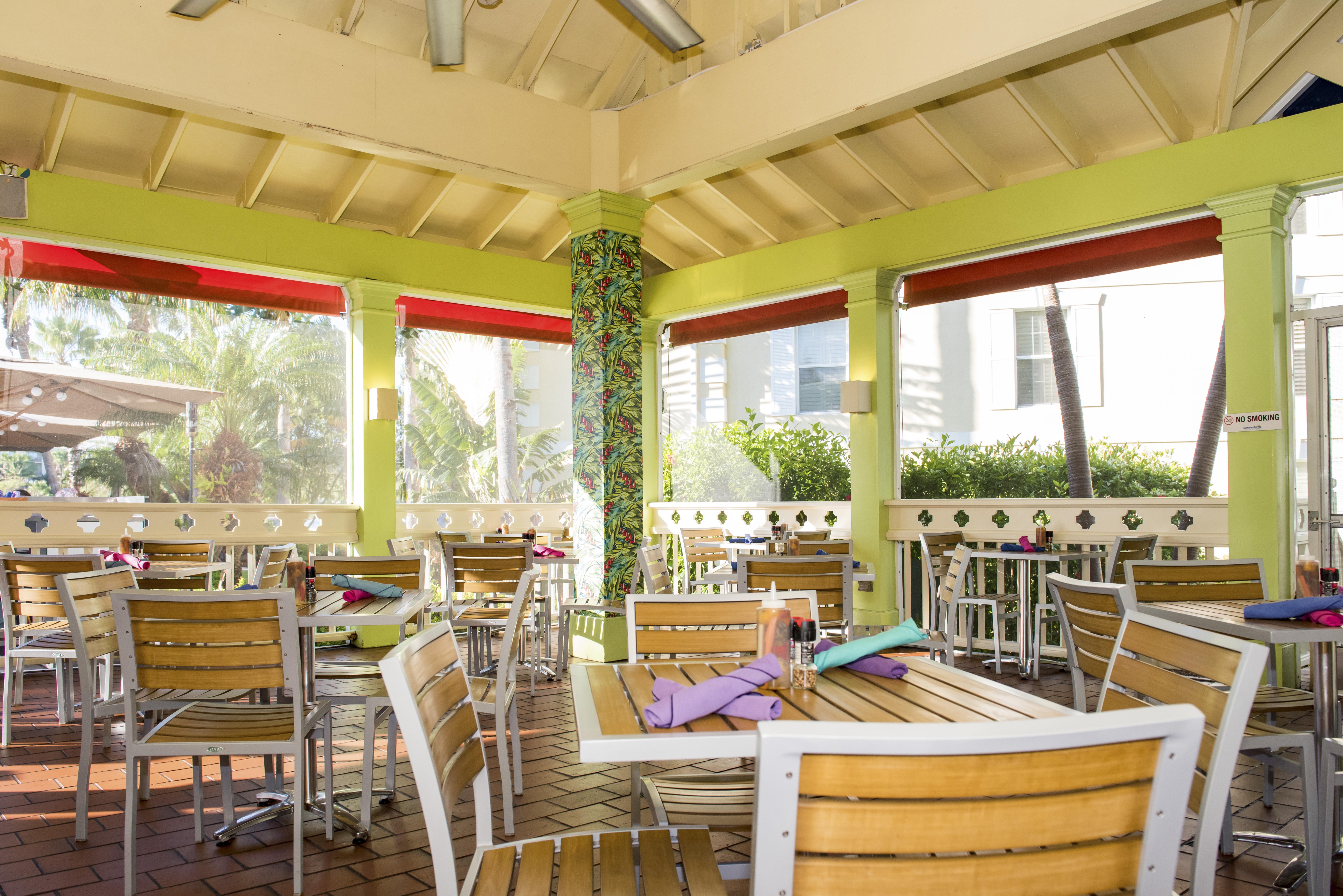 Sunshine Suites Resort West Bay Esterno foto