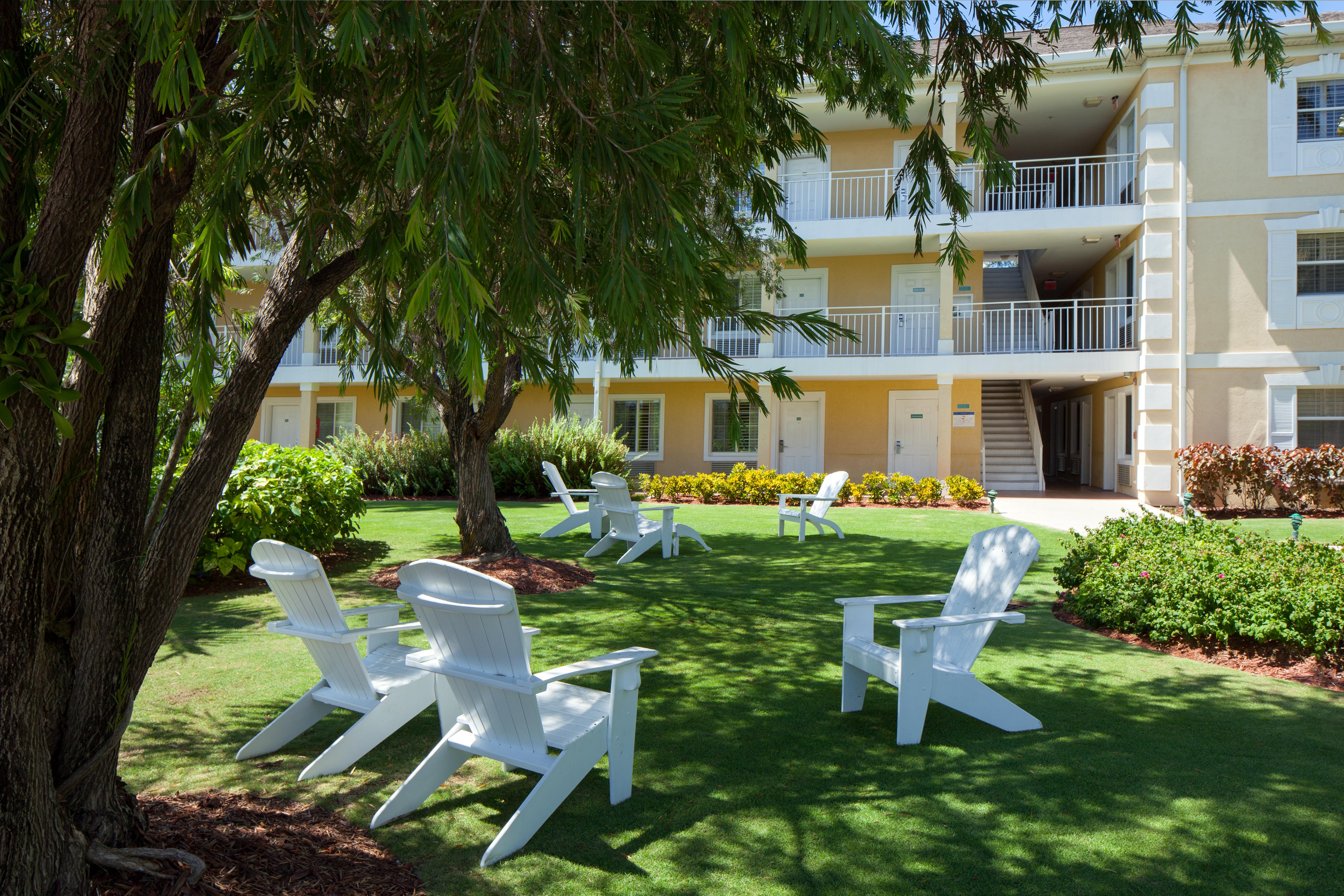 Sunshine Suites Resort West Bay Esterno foto