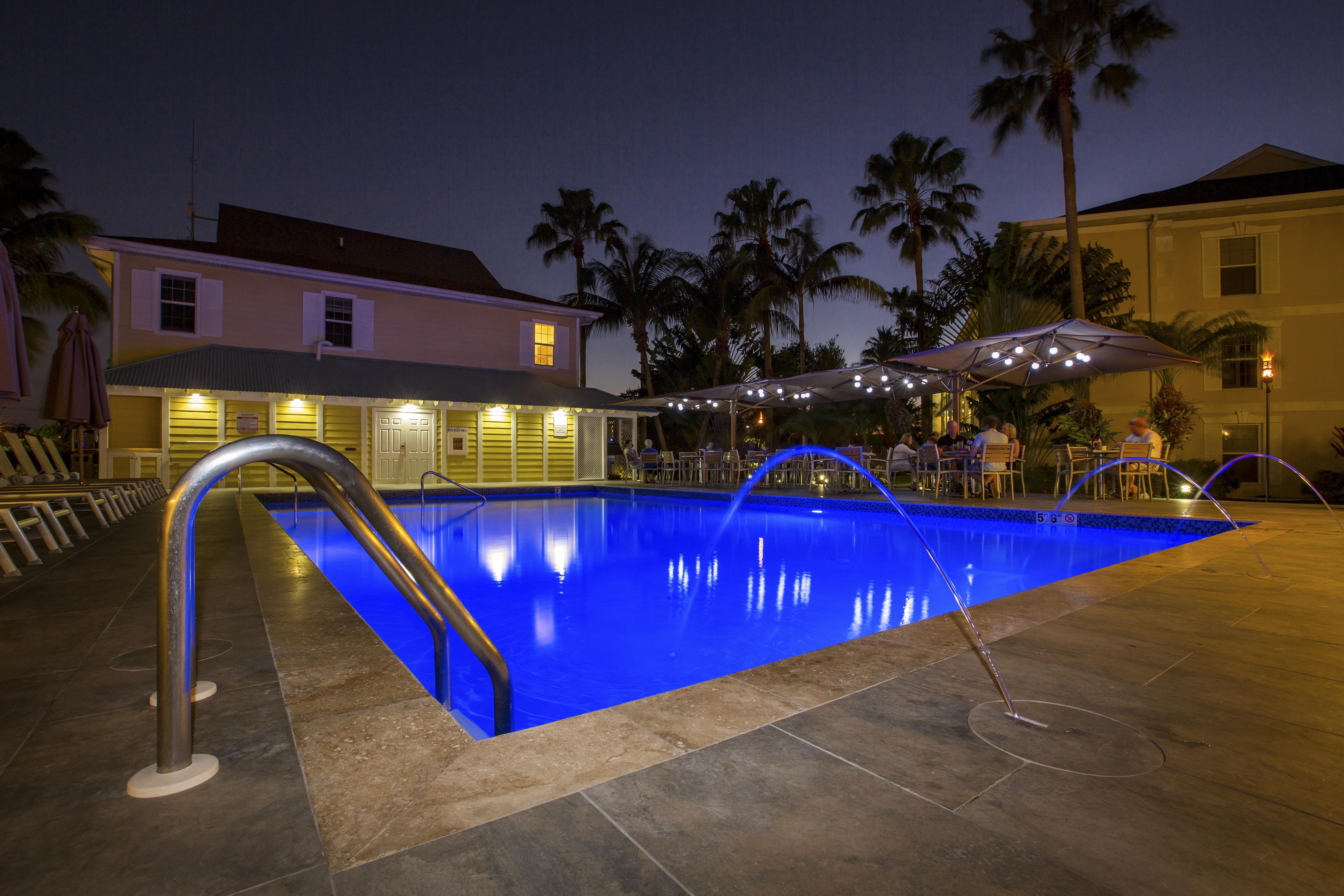 Sunshine Suites Resort West Bay Esterno foto