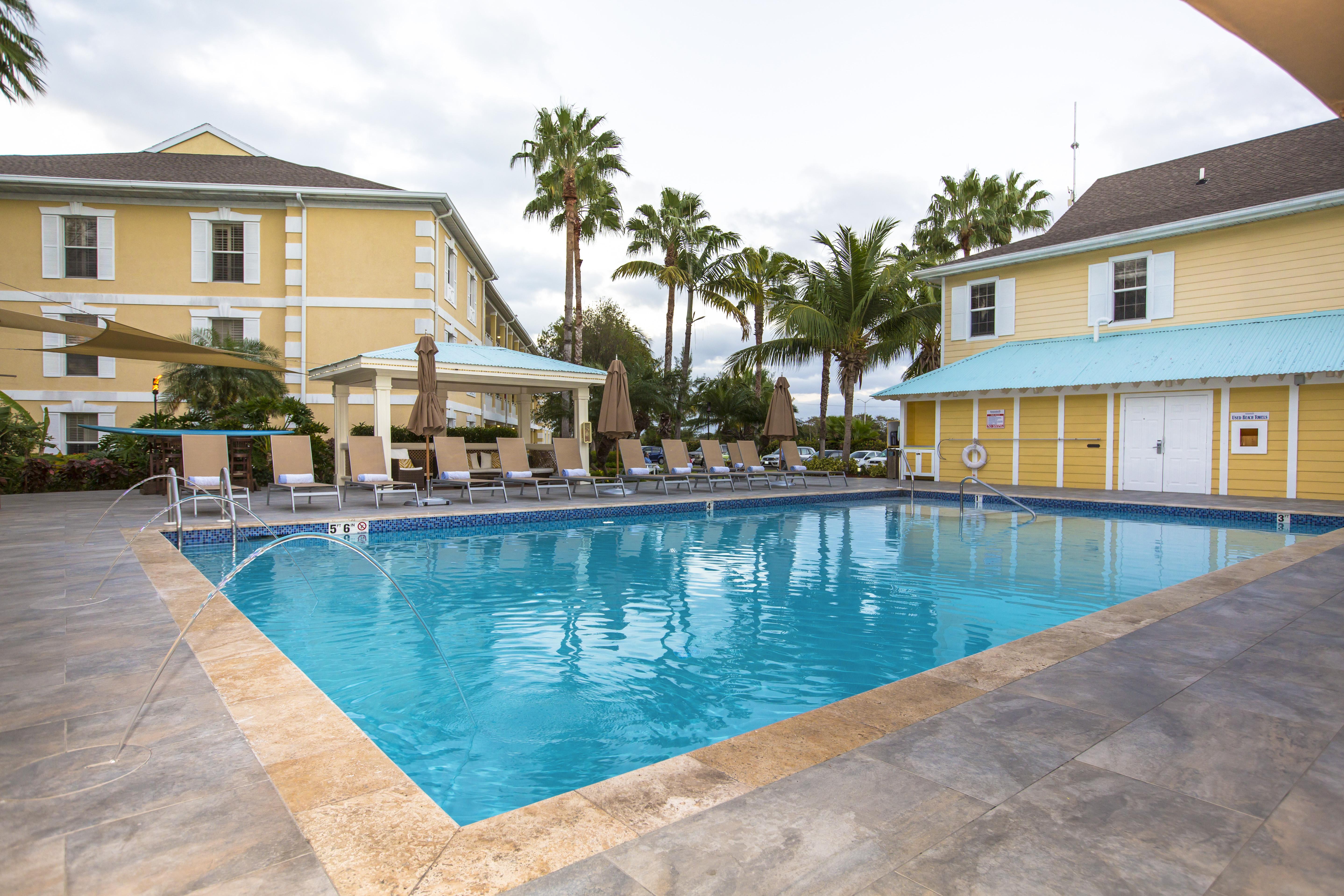 Sunshine Suites Resort West Bay Esterno foto