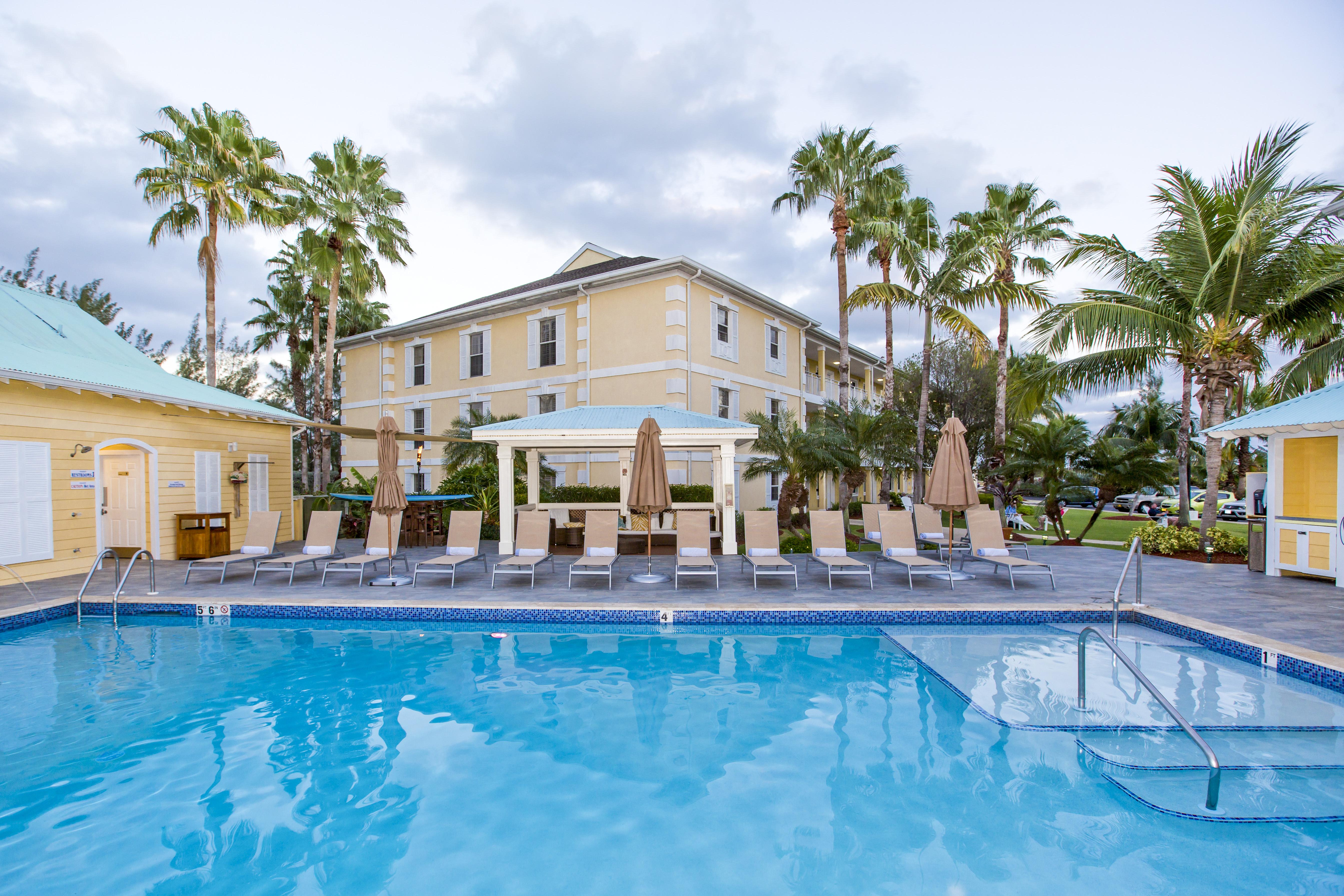 Sunshine Suites Resort West Bay Esterno foto
