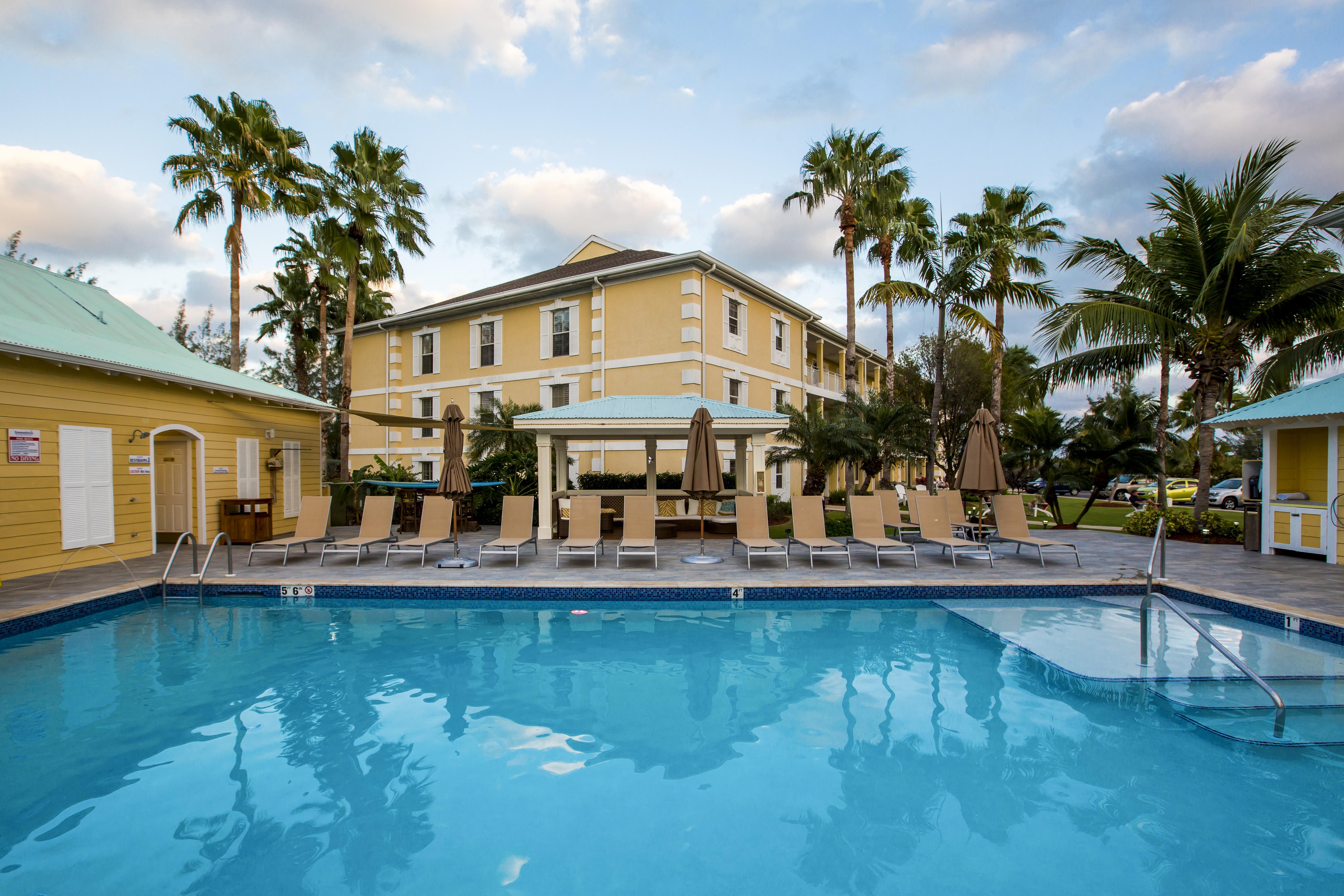 Sunshine Suites Resort West Bay Esterno foto