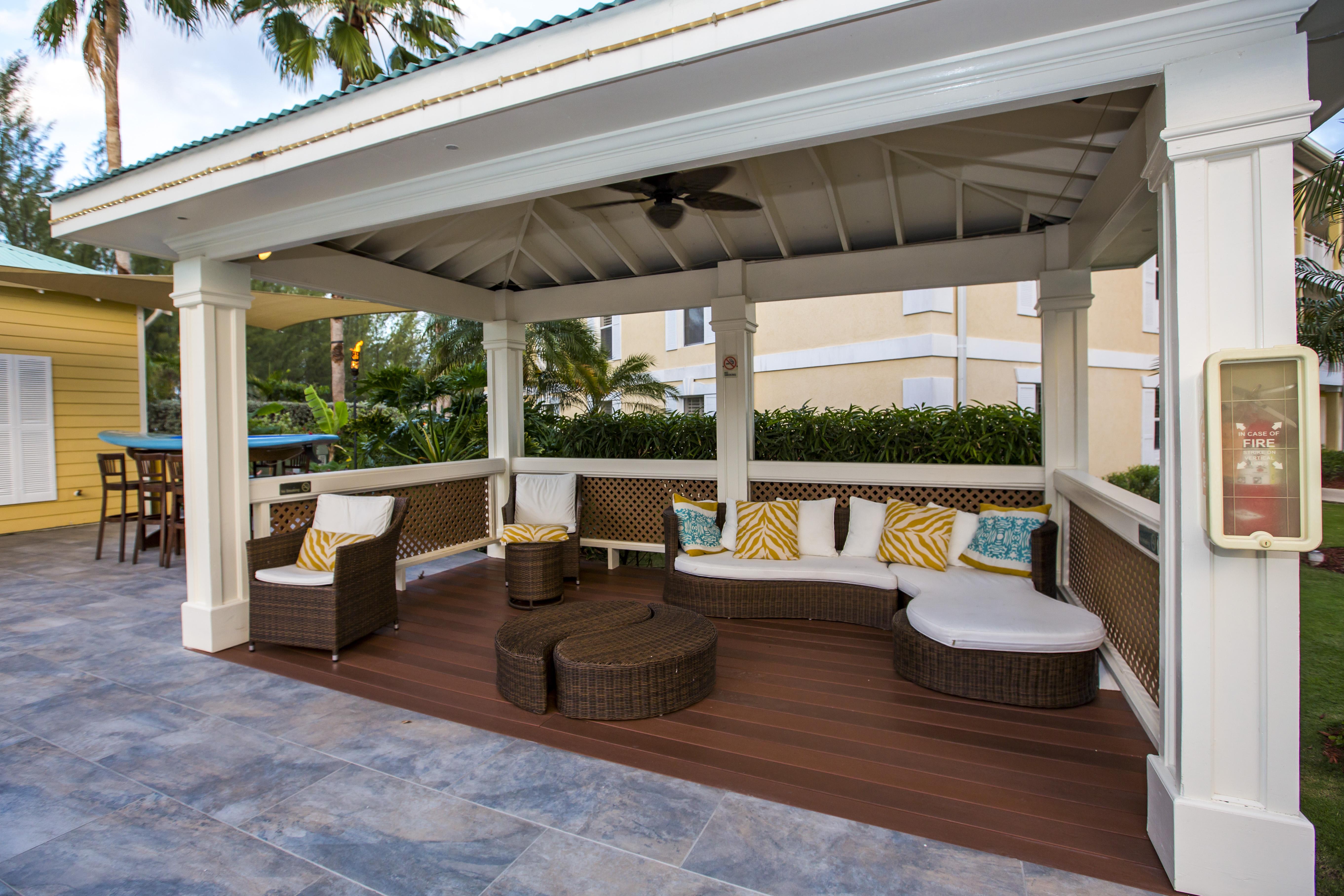 Sunshine Suites Resort West Bay Esterno foto