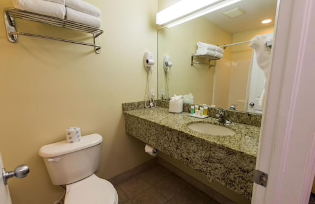 Sunshine Suites Resort West Bay Esterno foto
