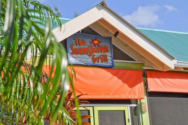Sunshine Suites Resort West Bay Esterno foto