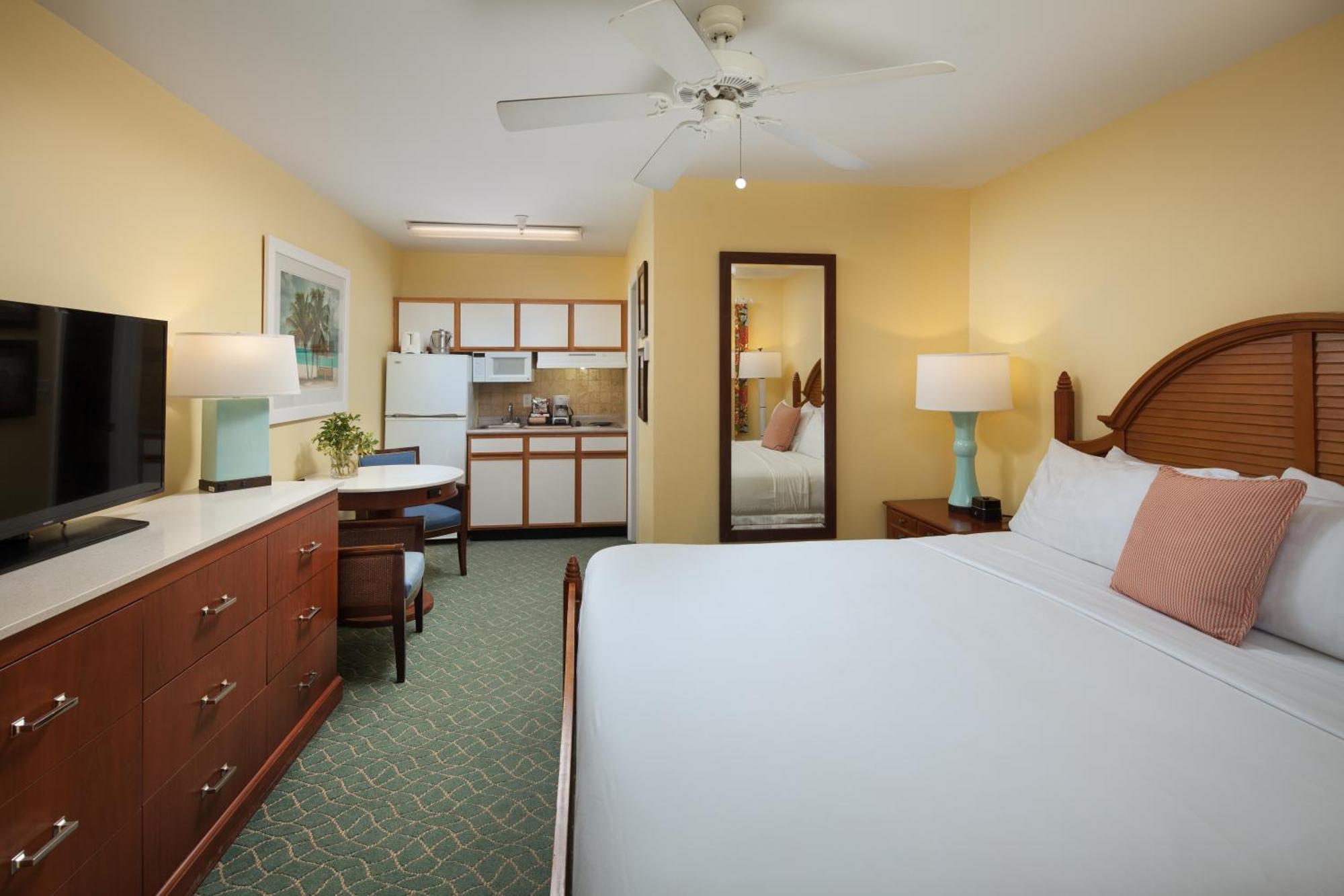 Sunshine Suites Resort West Bay Esterno foto