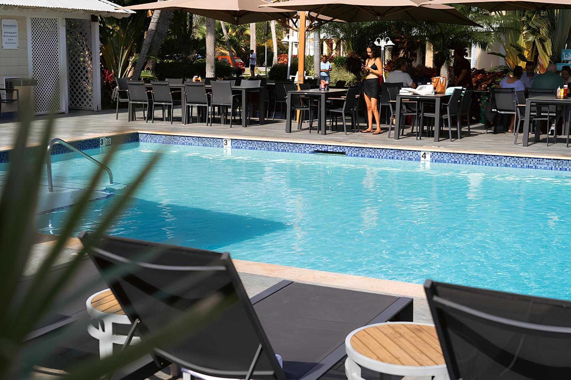 Sunshine Suites Resort West Bay Esterno foto