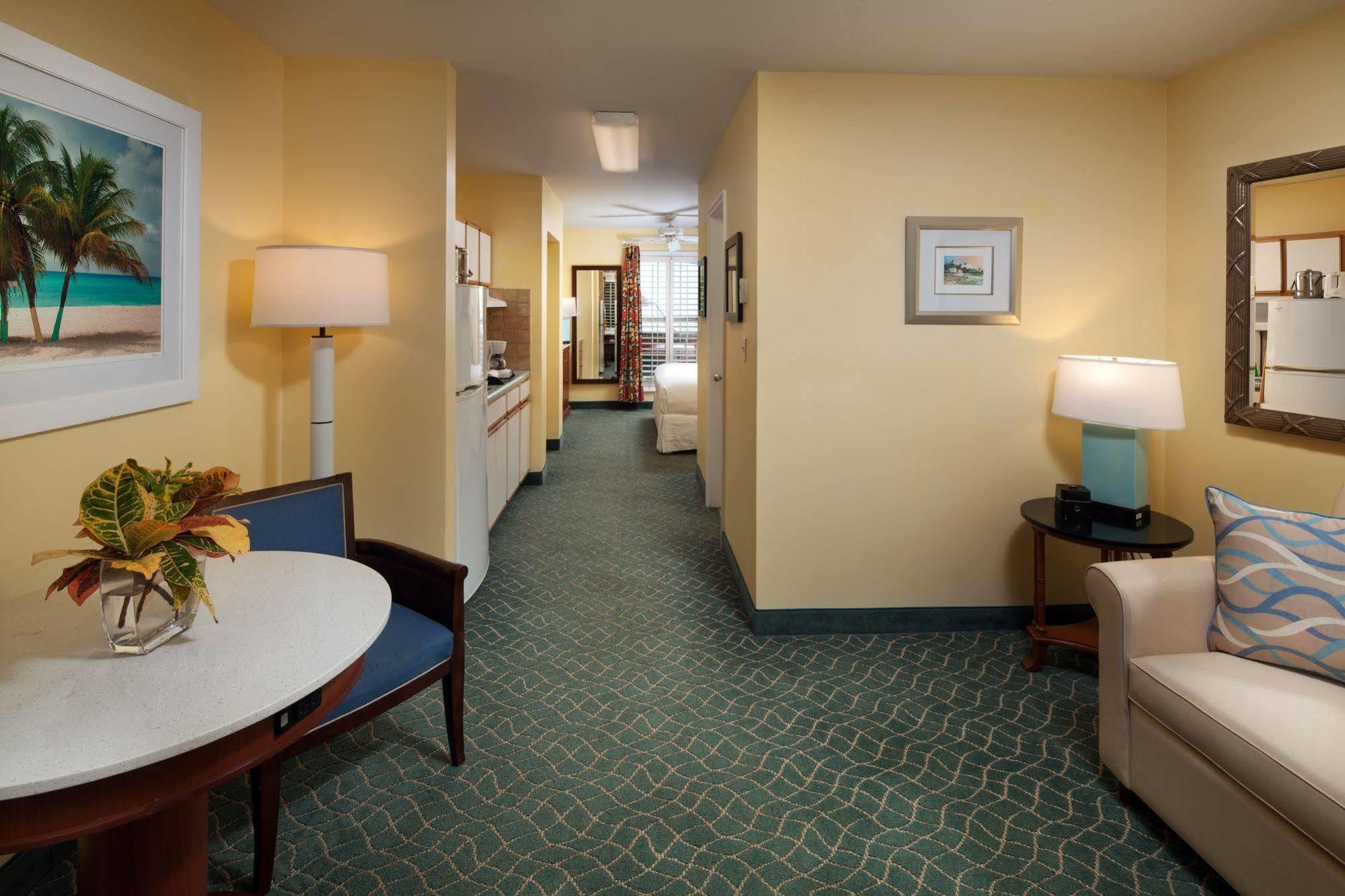 Sunshine Suites Resort West Bay Esterno foto